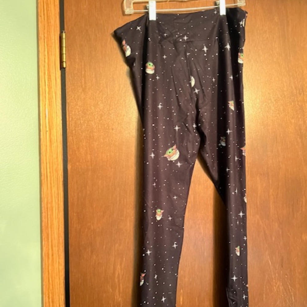 NWT Women’s Charlies Project Star Wars Leggings size TC 16-22